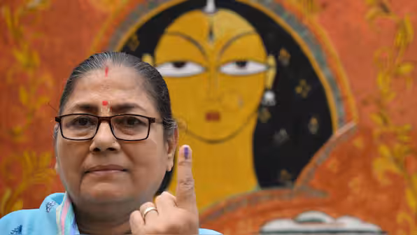 पश्चिम बंगाल चुनाव परिणाम 2026: काउंटिंग जारी, ममता बनर्जी पीछे, कई सीटों पर BJP आगे, राज्य की राजनीति पर टिकी निगाहें